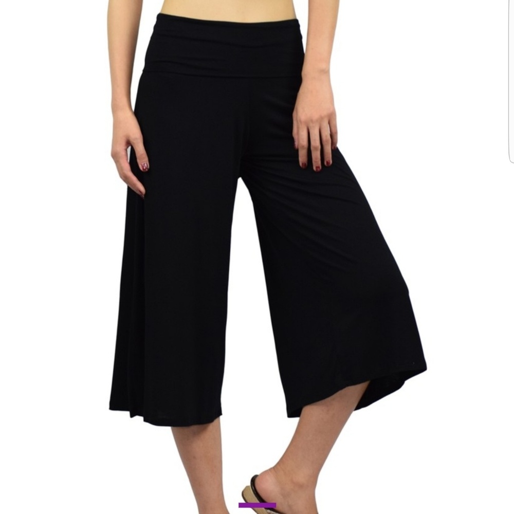 Women's NWT Gaucho Pants Size Small